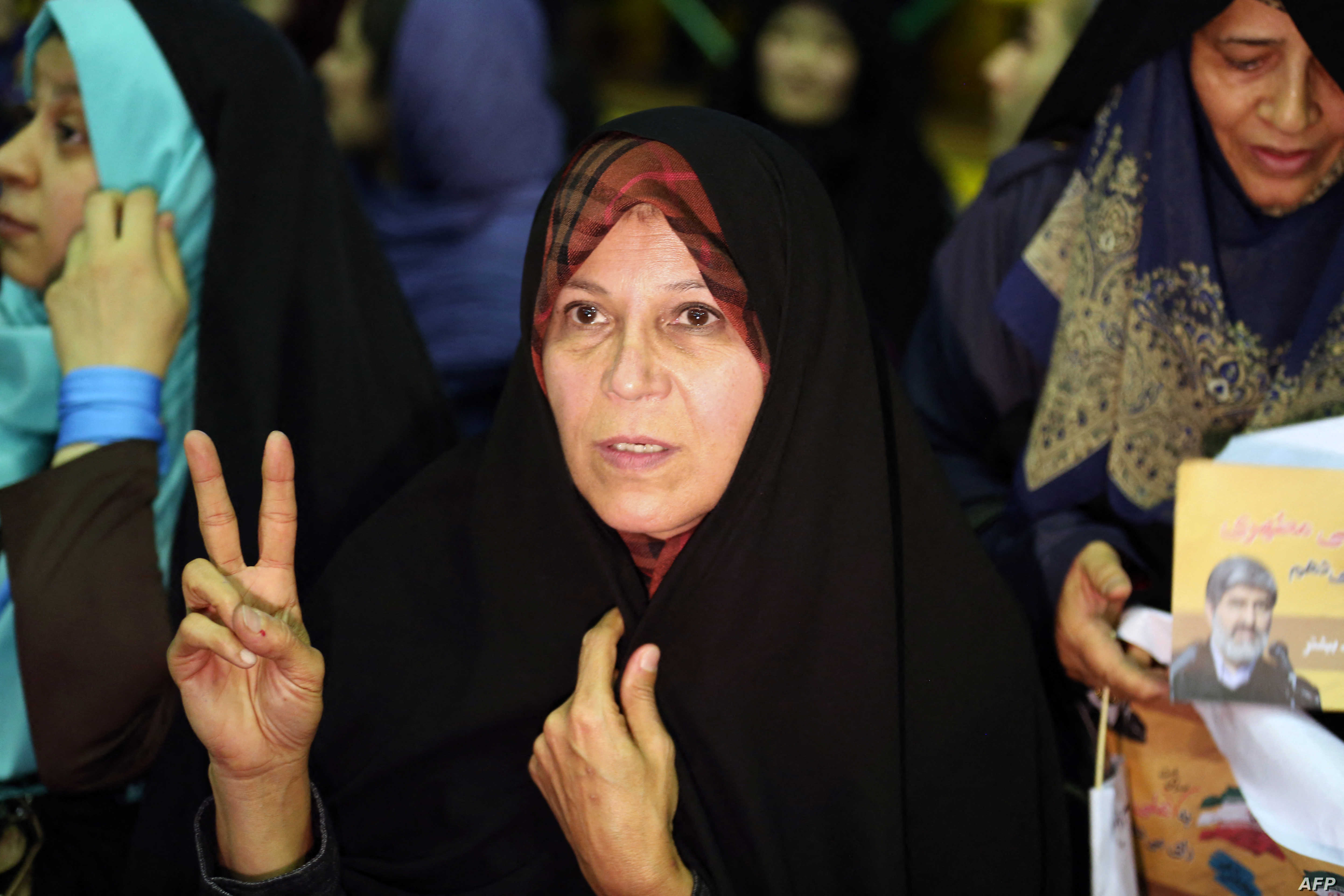 فائیزە رەفسنجانی، كچی سەرۆكی پێشووی ئێران، عەلی ھاشمی رەفسنجانی