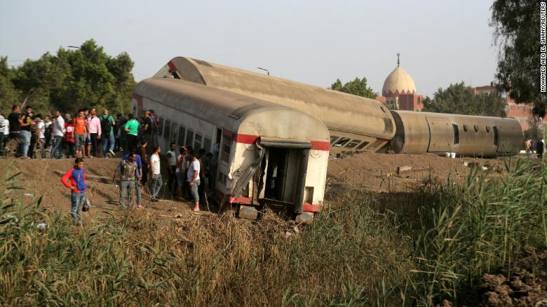People gather at the site of the train accident in Qalyubia province, north of Cairo. (Photo: Reuters)