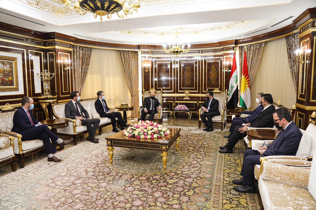 KRG Prime Minister Masrour Barzani (right) during the meeting with UNITAD chief Karim Khan and his delegation in Erbil, April 19, 2021. (Photo: KRG)