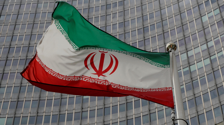 العلم الايراني - رويترز