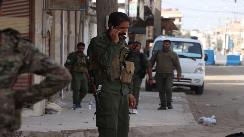 Kurdish Asayish fighters, part of the US-backed SDF, take control of parts of Tay neighborhood from the pro-Syrian regime NDF militia in the city of Qamishlo, April 21, 2021. (Photo: Hogir Abdo)