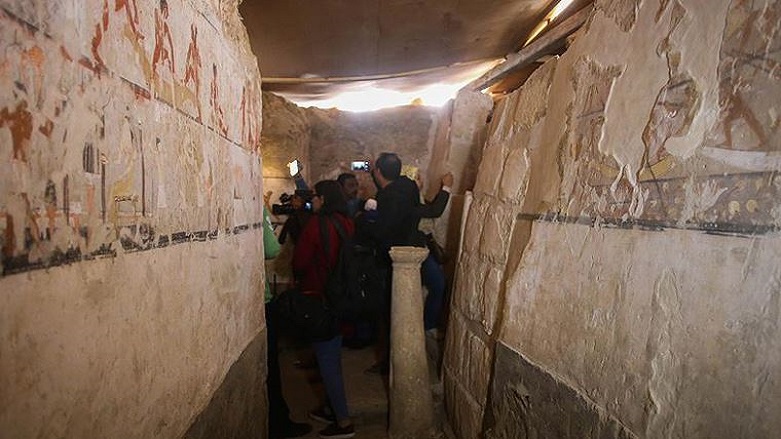 Mısır'da milattan öncesine ait 110 mezar bulundu