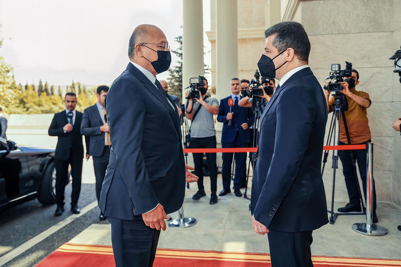 سه&zwnj;رۆك وه&zwnj;زیرانی هه&zwnj;رێمی كوردستان پێشوازی له&zwnj; سه&zwnj;رۆك كۆماری عێراقی ئیتیحادی ده&zwnj;كات