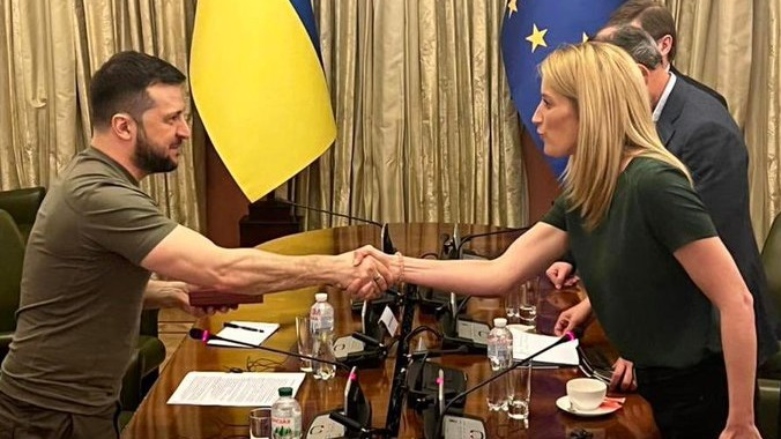 روبرتا متسولا رئیس پارلمان اروپا و ولودیمیر زلنسکی رئیس‌جمهور اوکراین