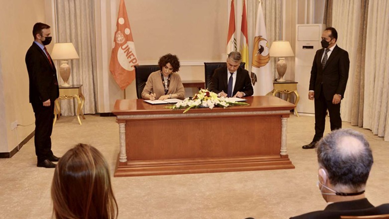 Head of KRG Media and Information Department Jotiar Adil (right) signs an MoU to raise awareness about GBV and support youth with Dr. Rita Columbia, UNFPA Iraq representative, in Erbil, Apr. 3, 2022. (Photo: KRG)