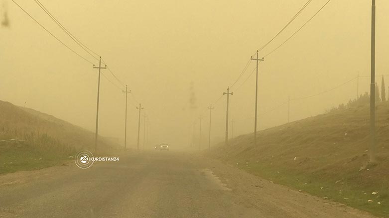 عاصفة ترابية قادمة من الموصل بإتجاه أربيل - صور / هوشمند صادق