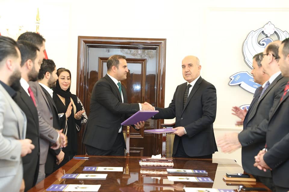 ساتی واژووکردنی گرێبەستەکە