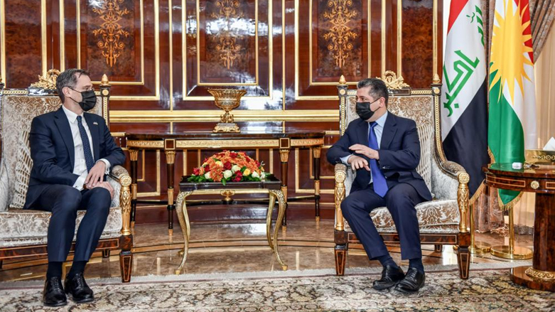 Kurdistan Region Prime Minister Masrour Barzani (right) with United States Deputy Assistant Secretary of State Joey Hood, Apr. 13, 2022 (Photo: KRG)