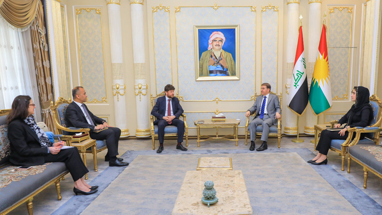 Kurdistan Parliament Deputy Speaker Hemin Hawrami in meeting with the French Consul General to Erbil Olivier Decottignies, April 17, 2022. (Photo: Kurdistan Parliament Media Office)