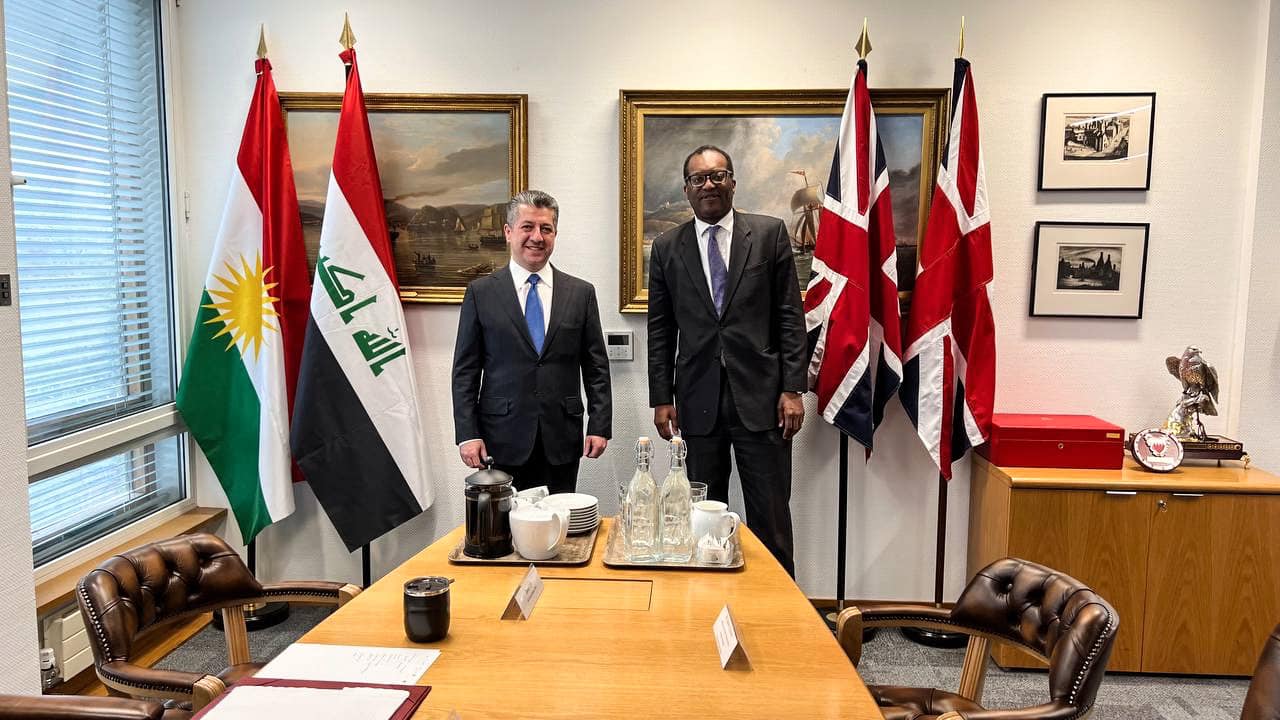 Kurdistan Region Prime Minister Masrour Barzani in meeting with British Minister for Energy and Business Kwasi Kwarteng in London, April 19, 2022. (Photo: KRG)