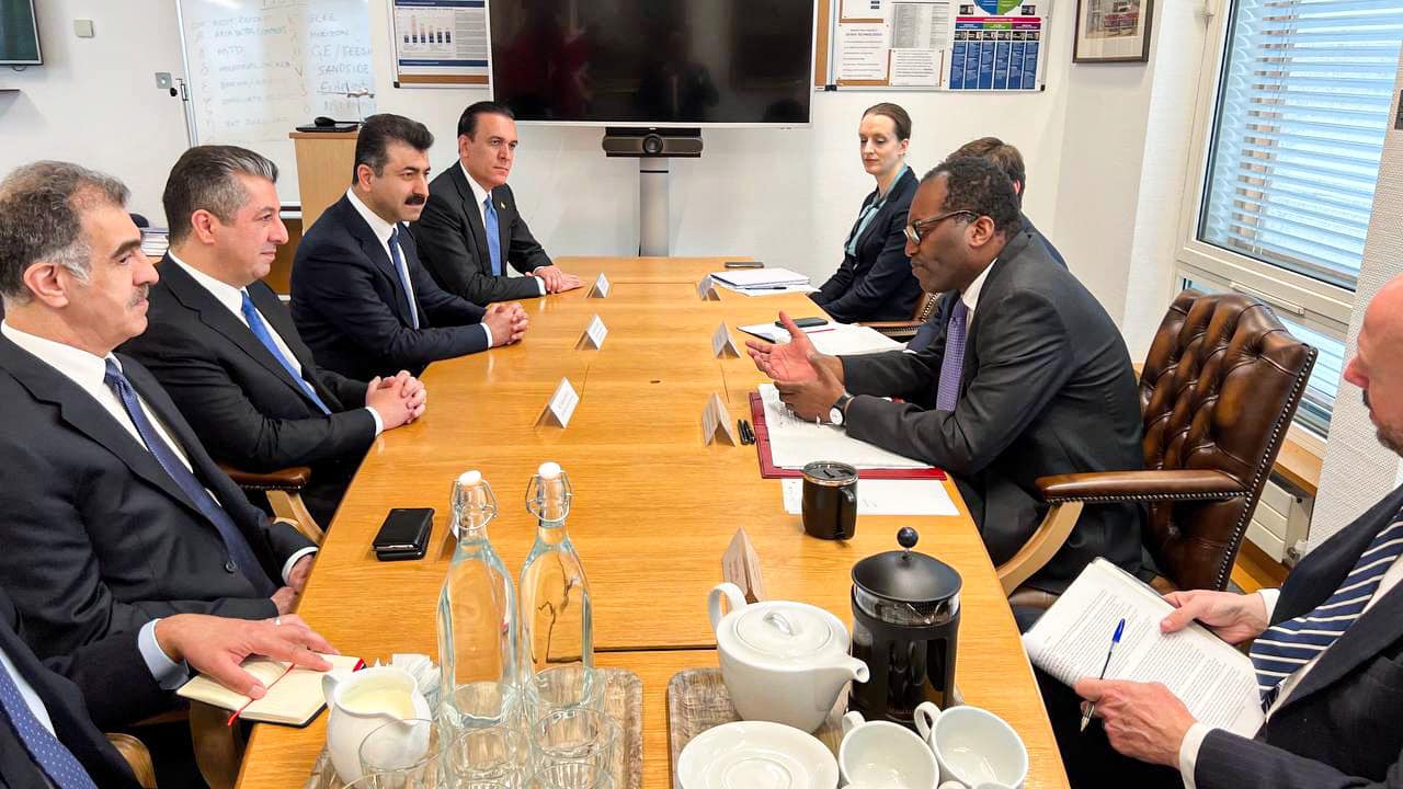 Kurdistan Region Prime Minister Masrour Barzani in meeting with British Minister for Energy and Business Kwasi Kwarteng in London, April 19, 2022. (Photo: KRG)