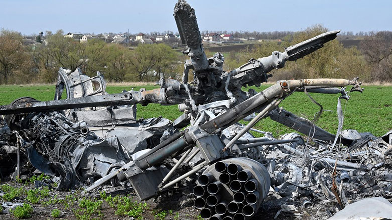 Kharkiv'de düşürülen bir Rus helikopteri (AFP)