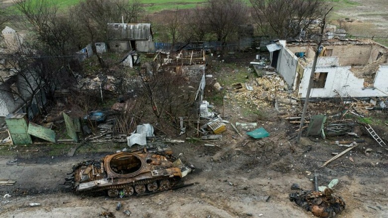 حطام دبابة بالقرب من قرية زاليسيا الأوكرانية شمال شر العاصمة كييف في 19 نيسان/ابريل 2022- الصورة لفرانس 24