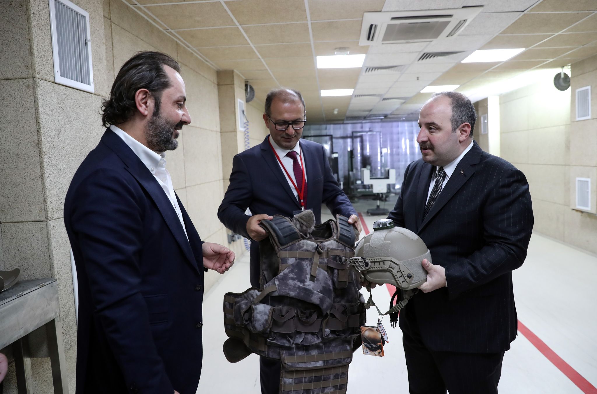 وەزیری پیشەسازیی و تەکنەلۆجیای تورکیا، مستەفا ڤارانک سەردانی کارگەکەی کرد، وێنە: AA