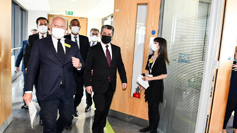 Kurdistan Region Prime Minister Masrour Barzani (right) walks alongside Dr. Ian Abbs at Guy's Hospital in London, April 21, 2022 (Photo: KRG)