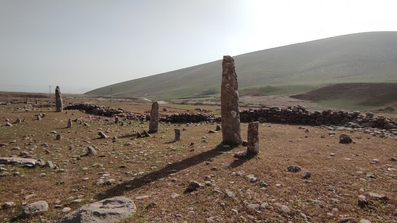 The tall ancient headstones at the Kela Mazin cemetery in the Kurdistan Region (Photo: Goran Sabah Ghafour)