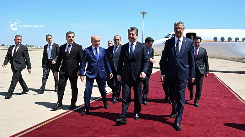 رئيس حكومة إقليم كوردستان لحظة وصوله إلى مطار بغداد الدولي