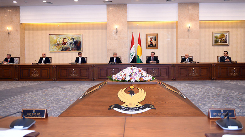 مسرور بارزاني خلال ترأسه اجتماع مجلس وزراء إقليم كوردستان