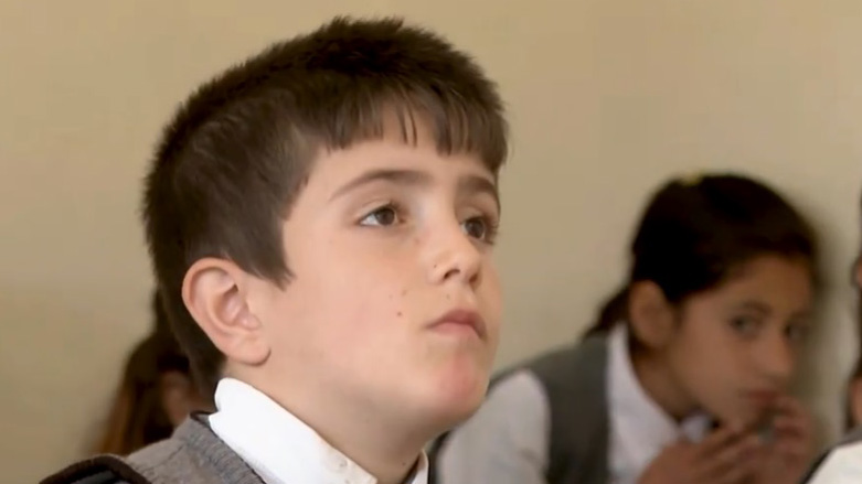 منداڵێکی خاوەن پێداویستی تایبەت یەکەمی پۆلەکەیەتی