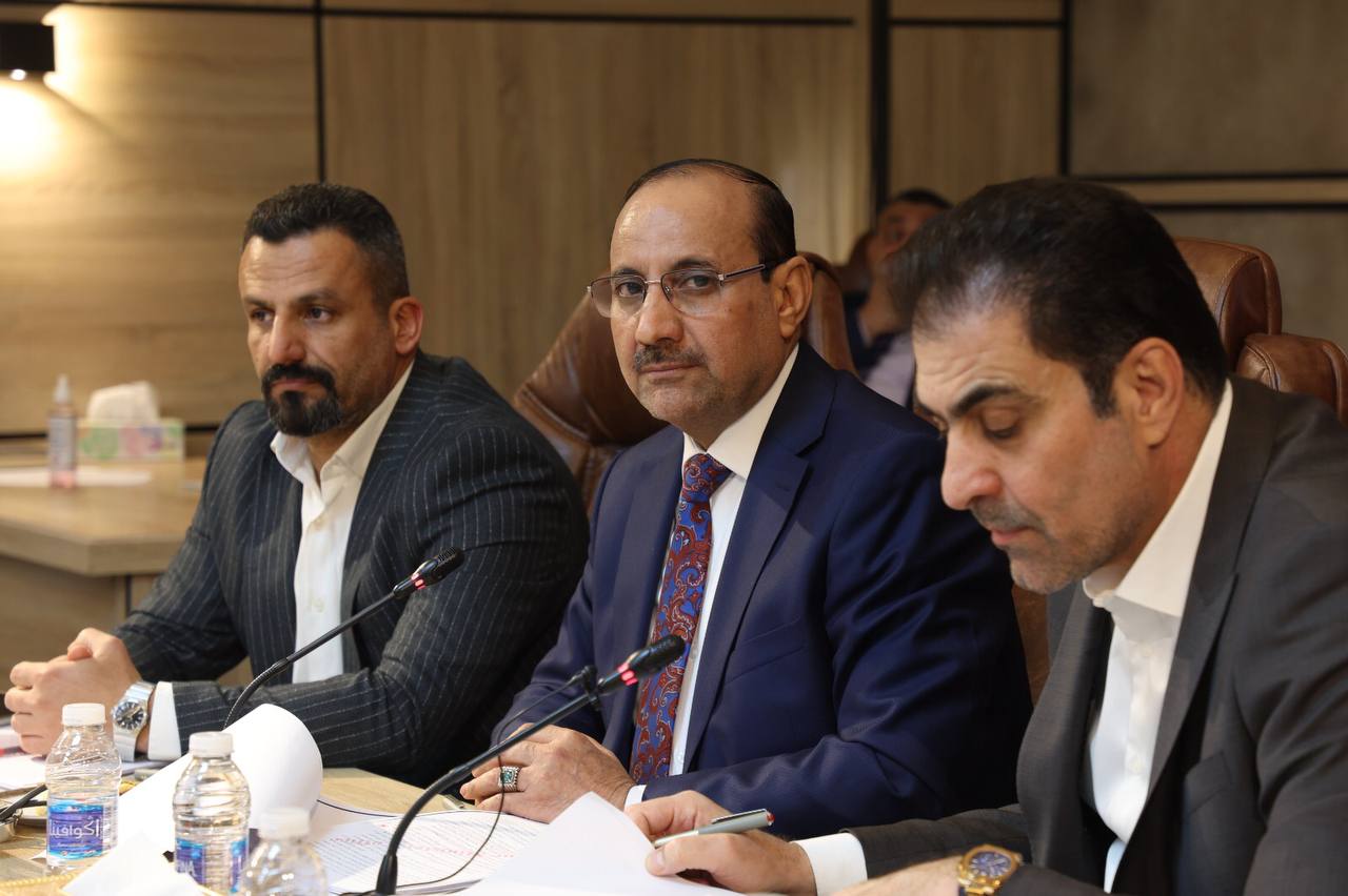 کۆبوونەوەی موحسین مەندەلاوی، جێگری یەکەمی سەرۆکی پەرلەمانی عێراق لەگەڵ لیژنەی دارایی و ئابووری پەرلەمانی عێراق (وێنە: یەکشەممە 9ـی نیسانی 2023)