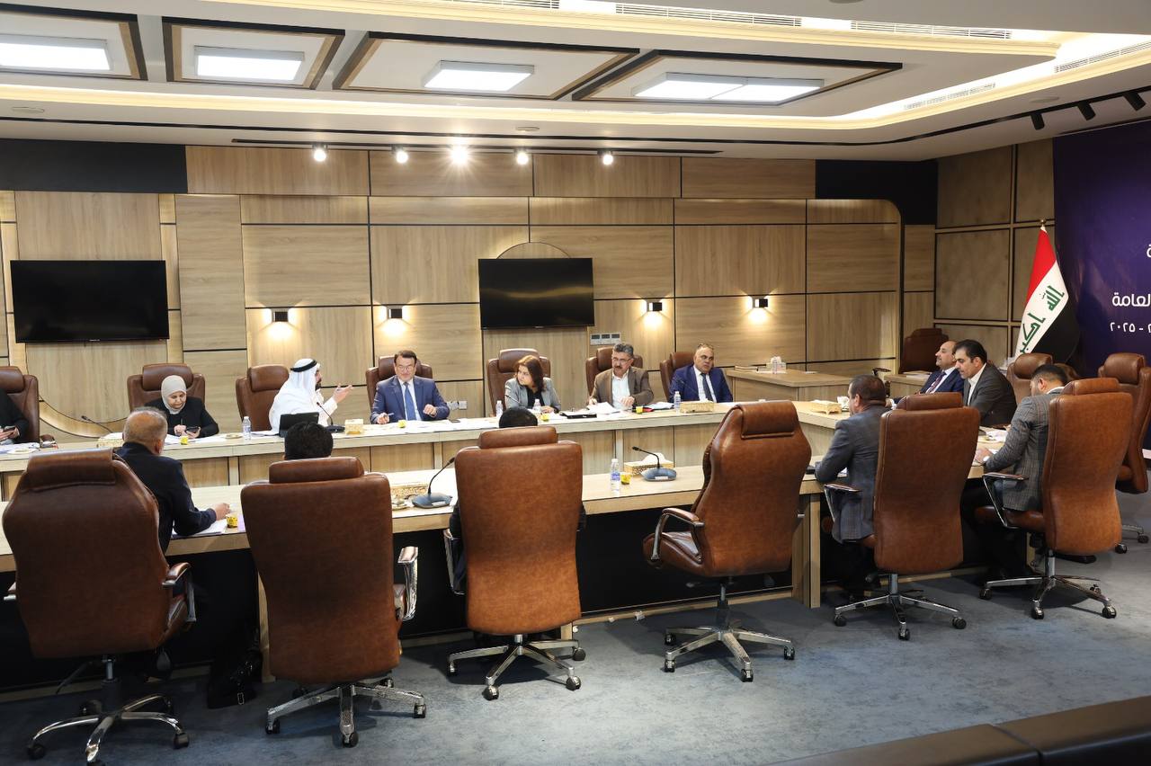 کۆبوونەوەی موحسین مەندەلاوی، جێگری یەکەمی سەرۆکی پەرلەمانی عێراق لەگەڵ لیژنەی دارایی و ئابووری پەرلەمانی عێراق (وێنە: یەکشەممە 9ـی نیسانی 2023)