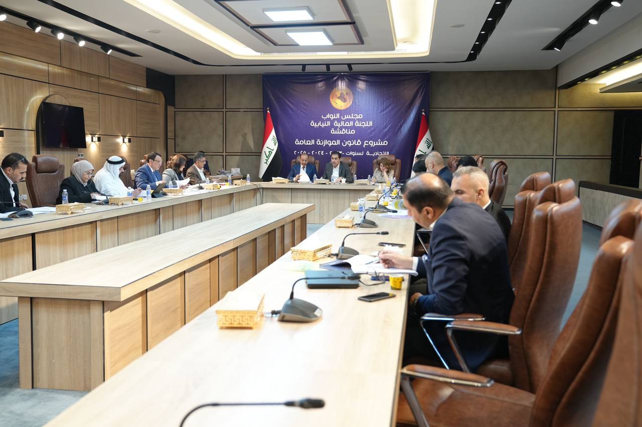 کۆبوونەوەی موحسین مەندەلاوی، جێگری یەکەمی سەرۆکی پەرلەمانی عێراق لەگەڵ لیژنەی دارایی و ئابووری پەرلەمانی عێراق (وێنە: یەکشەممە 9ـی نیسانی 2023)