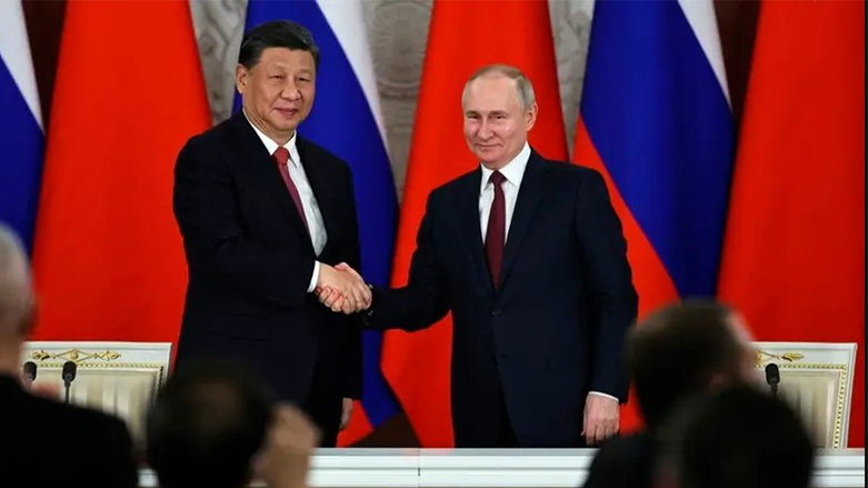 الرئيس الروسي يصافح الرئيس الصيني (وكالات)