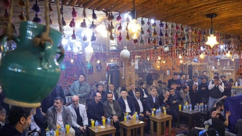 Erbil’s governor and head of the KRG Department of Foreign Relations along with the diplomat in one of the Erbil's teahouses, Apri 14, 2023. (Photo: Erbil Governorate)