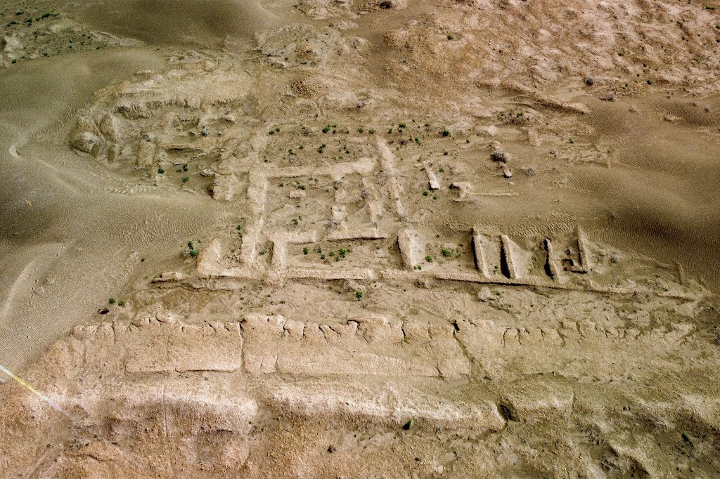 Iraq's ancient treasures sand-blasted by climate change