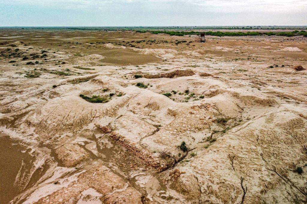 An aerial view of the Umm al-Aqarib archaeological site, frequently buried by sandstorms due to desertification, in the district of al-Rifai in Iraq's southern Dhi Qar province, March 31, 2023. (Photo: Asaad Niazi/AFP)