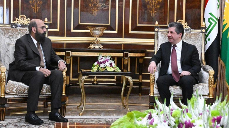 Kurdistan Region Prime Minister Masrour Barzani (right) during his meeting with Hazim Tahsin Beg, the Mir of the Yezidis, April 16, 2023. (Photo: KRG)