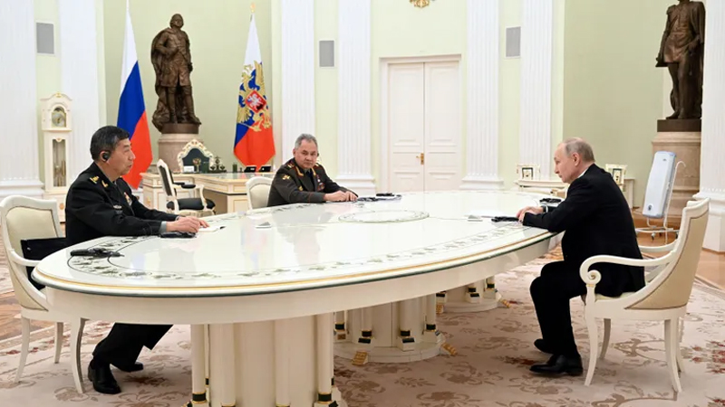 وزير الدفاع الصيني يلتقي بوتين بموسكو