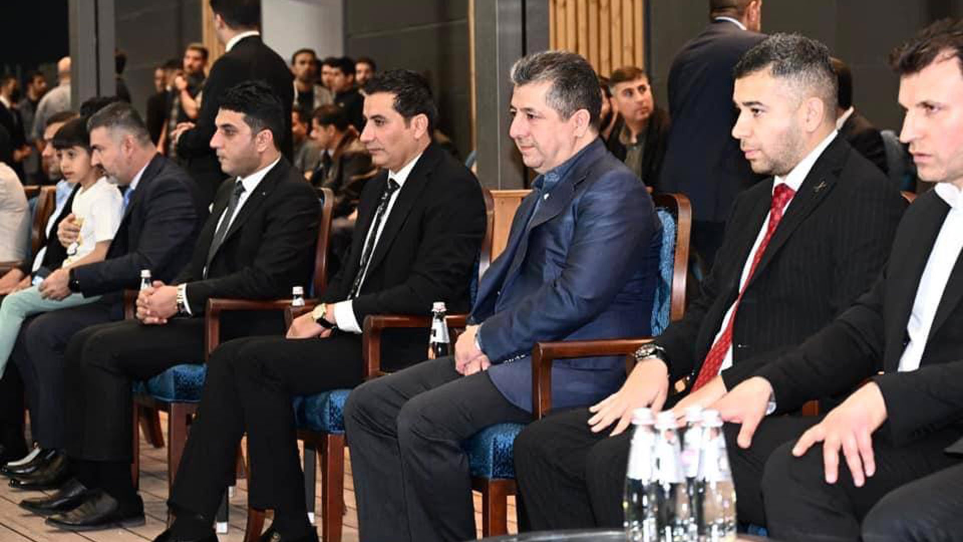 رئيس حكومة كوردستان يشاهد مباراة أربيل ودهوك