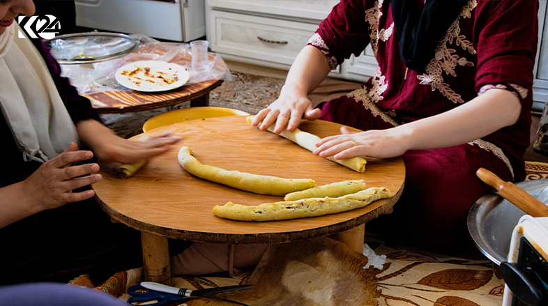 Kurdish women are making Kolija in Duhok, April 19, 2023. (Photo: Kurmanj Nhili/Kurdistan 24)