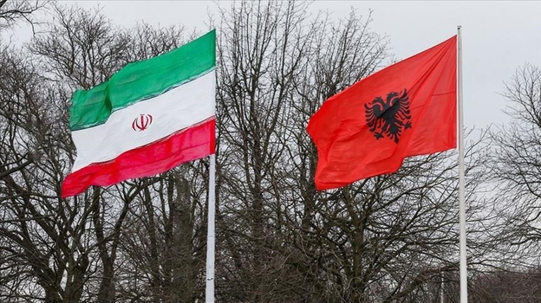 پرچم‌های آلبانی و ایران