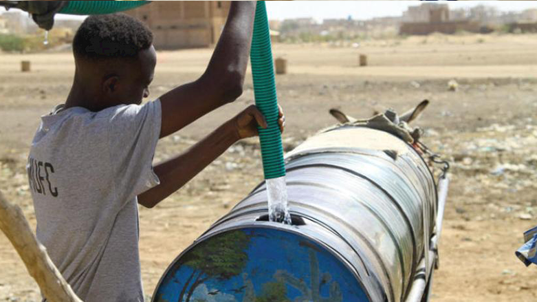 خەرتوم، پڕکردنی بەرمیلی ئاو