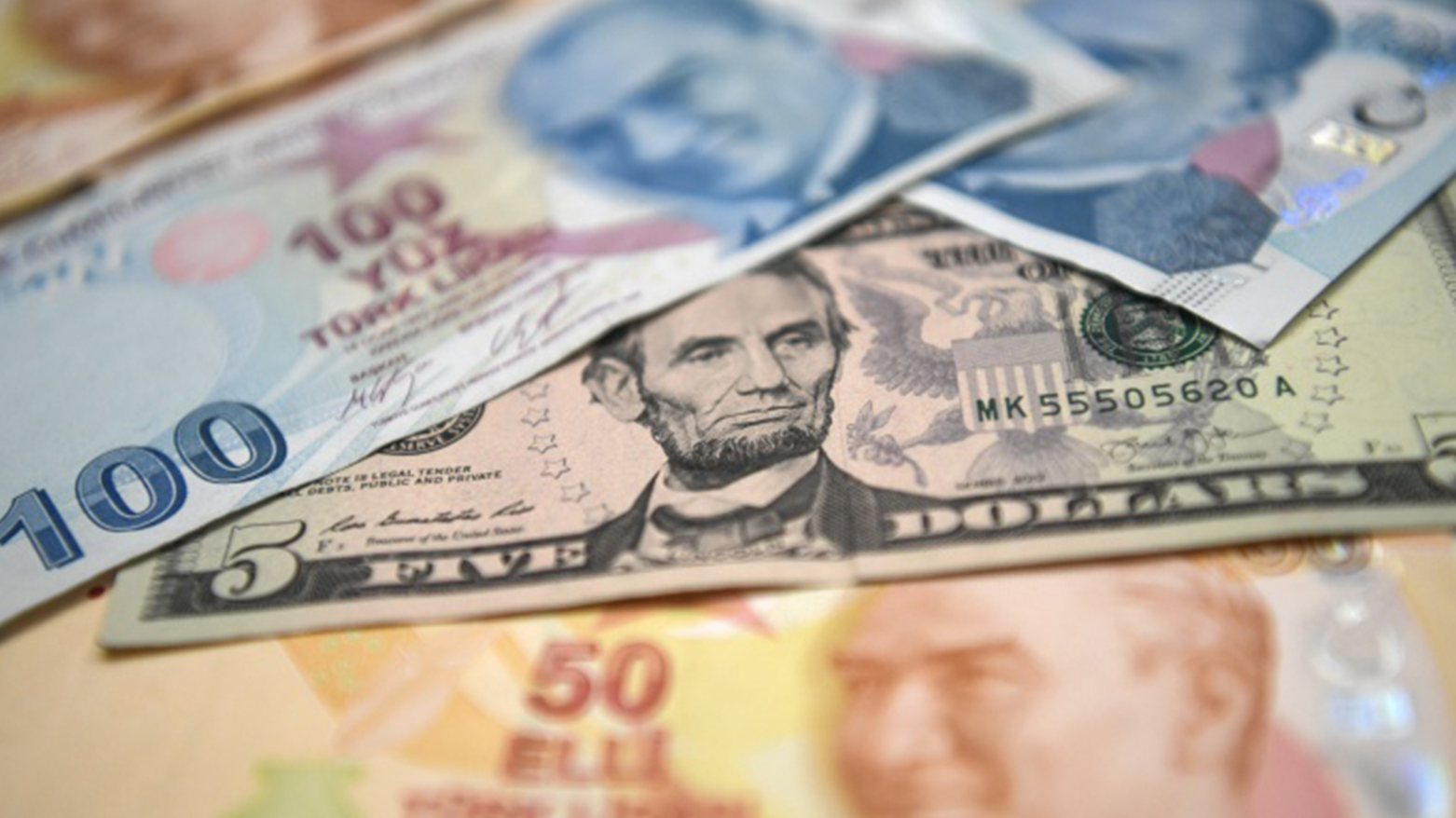 Turkish Lira and US dollar. (Photo: AFP)