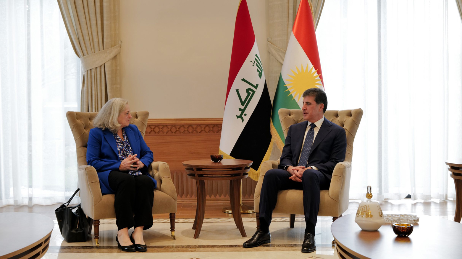 رئيس إقليم كوردستان نيجيرفان بارزاني والسفيرة الأمريكية لدى العراق ألينا رومانوسكي