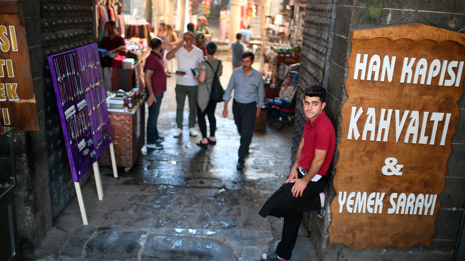 A day after elections, people walk in the mainly-Kurdish city of Diyarbakir, southeastern Turkey, Monday, June 25, 2018. (Photo: AP/Emre Tazegul)