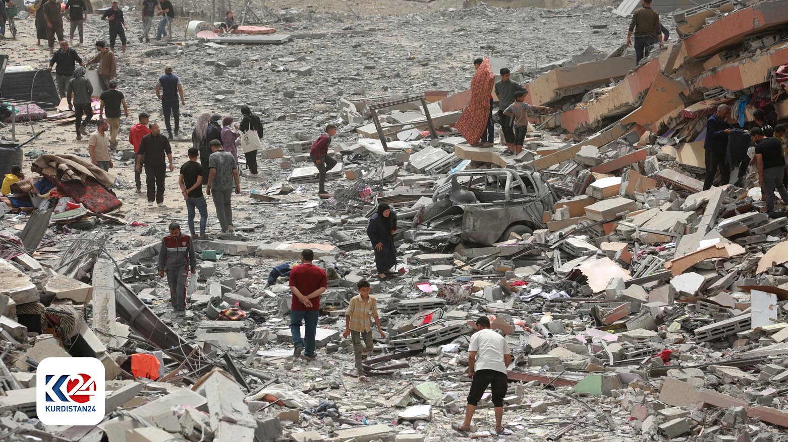 ساختمان ویران شده در شهر نصیرات در مرکز نوار غزه که توسط اسرائیل بمباران شده است. ١٨ آوریل ٢٠٢٤ – عکس: ای اف پی