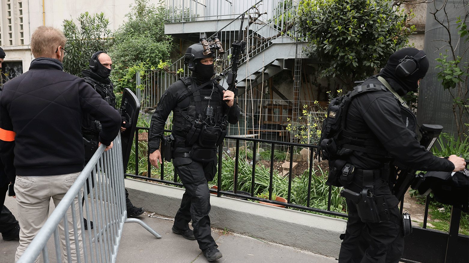 Elite police officers from the BRI (Brigade de recherche et d'intervention) or Research and Intervention Brigade, leave after an operation near the Iranian consulate, April 19, 2024, in Paris. (Photo: AP)