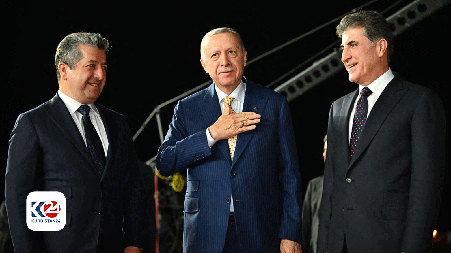 رئيس إقليم كوردستان نيجيرفان بارزاني ورئيس الحكومة مسرور بارزاني والرئيس التركي أردوغان
