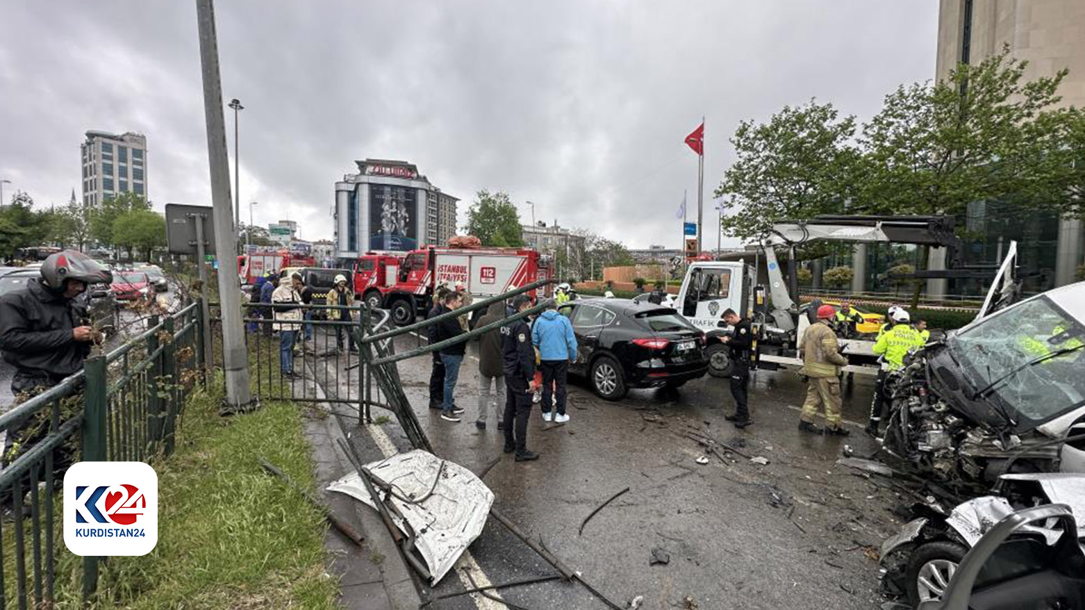Beşiktaş’ta zincirleme kaza: 8 araç birbirine girdi, 8 yaralı (FOTO: İHA)