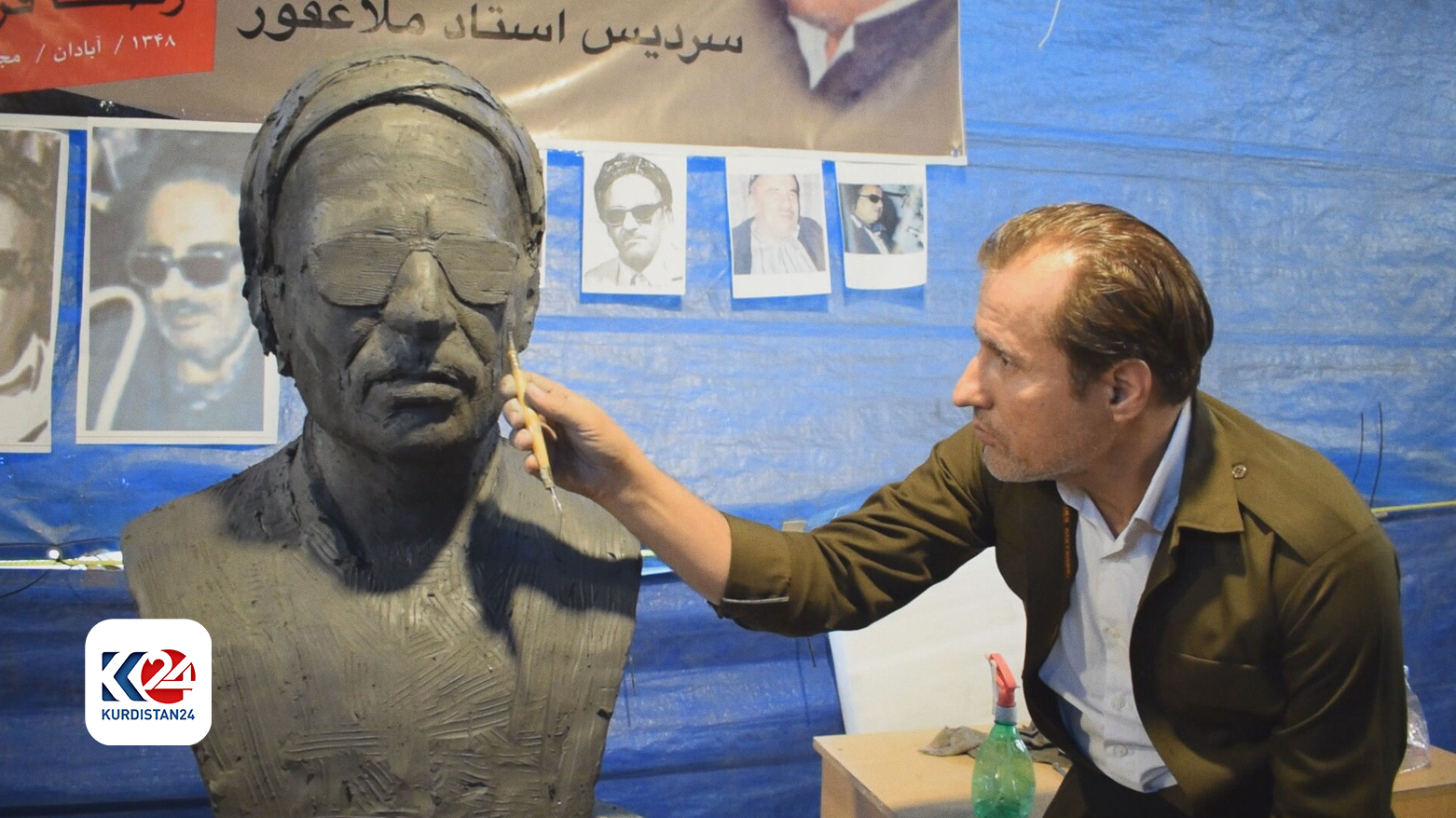 A sculptor working on a bust depicting Kurdish poet Mullah Ghaffour Dabaghi. (Photo: Kurdistan 24)