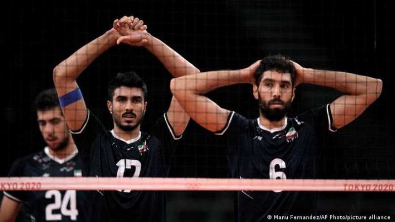 بازیکنان تیم والیبال ایران از شکست در برابر ژاپن ناراحت هستند