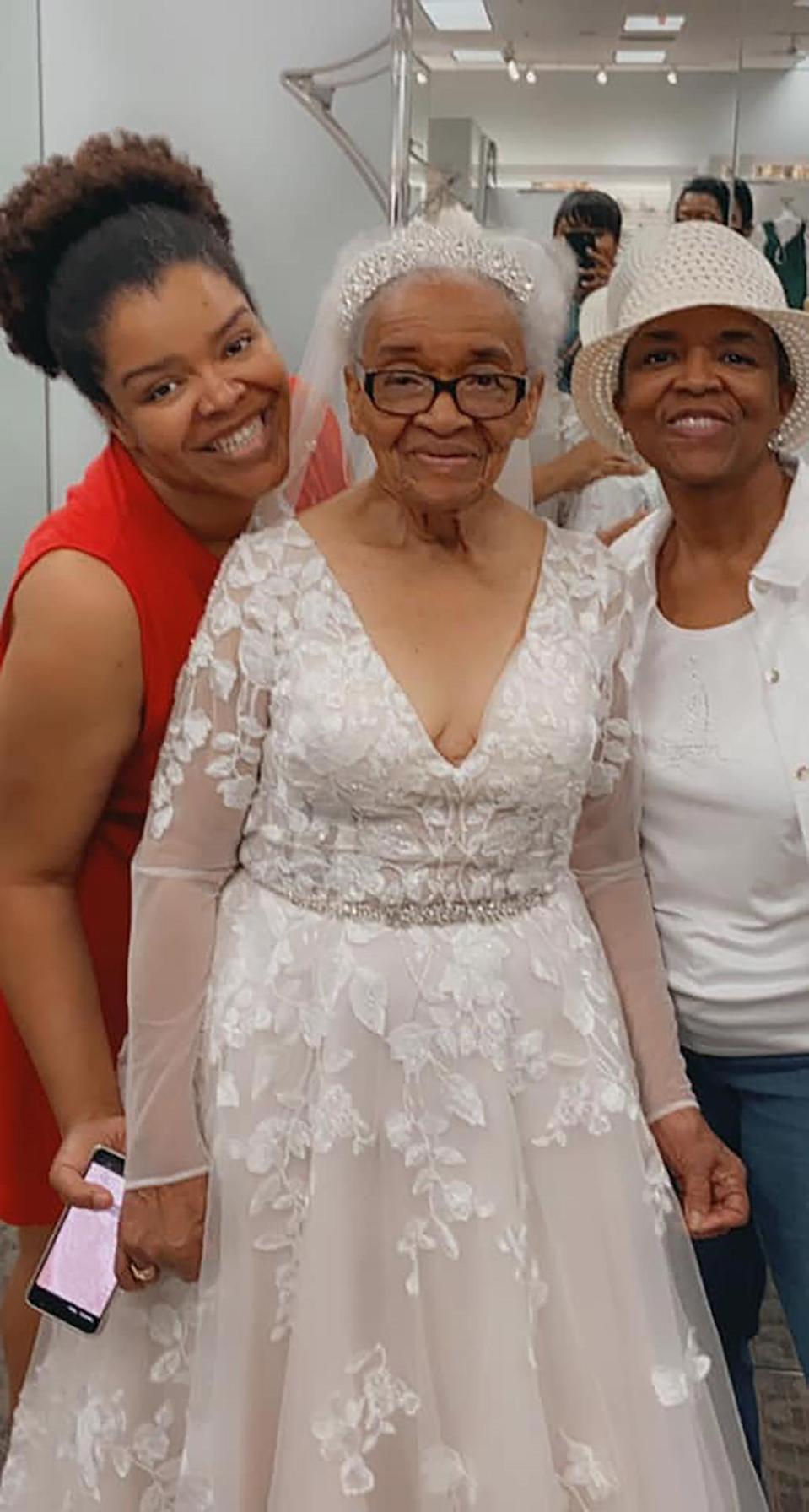 مارسا تاكر، 11 نه&zwnj;وه&zwnj; و 18 نه&zwnj;وه&zwnj;ی نه&zwnj;وه&zwnj;ی هه&zwnj;یه&zwnj;