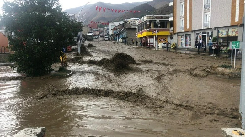 Li Serhedê gelek xanî û pez di bin lehiyê de man