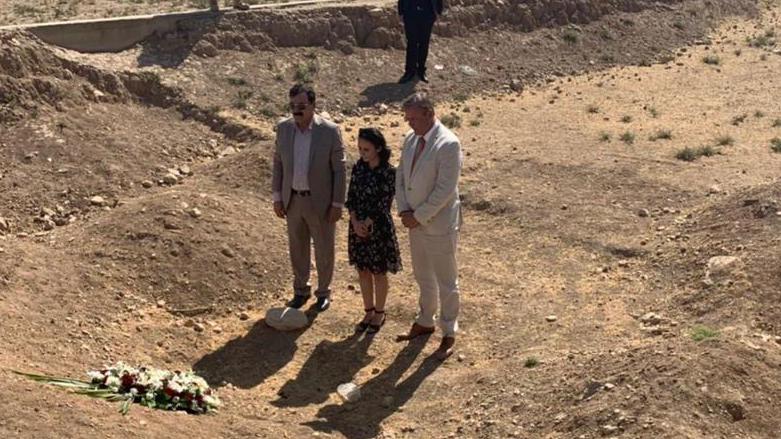 Dutch Ambassador to Iraq Michel Rentenaar stands at a mass grave in Kojo, Sinjar, July 2021 (Photo: Netherlands Embassy in Iraq)