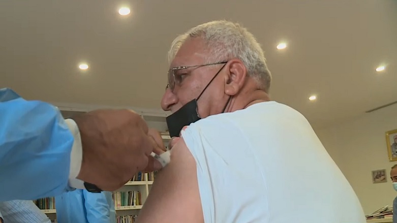 Retired elderly receiving COVID-19 vaccine, Aug. 8, 2021. (Photo: Kurdistan 24)