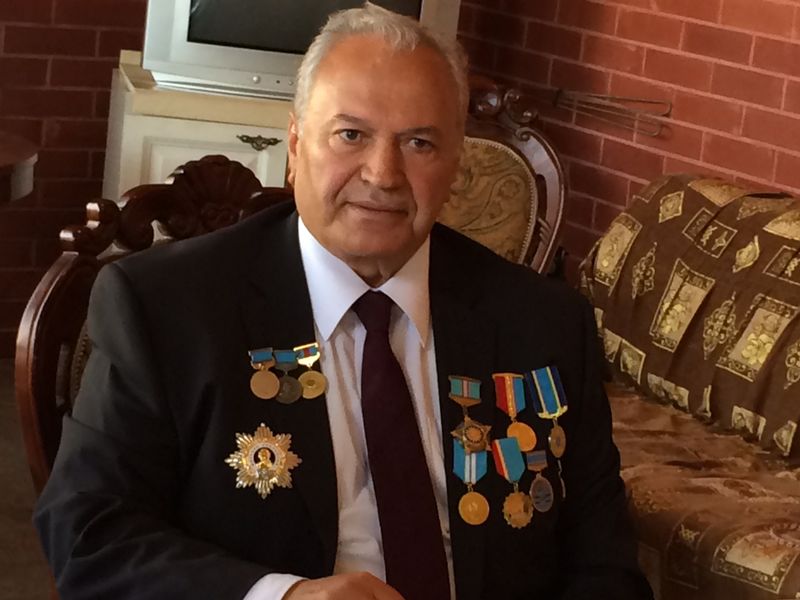 د. كنیاز ئیبراهیم له&zwnj; (1ی ئایار/ مایۆی 1947) له&zwnj; كۆماری ئه&zwnj;رمینیا له&zwnj;دایكبووه&zwnj; و ئه&zwnj;مڕۆ له&zwnj; كازاخستان كۆچی دواییكرد